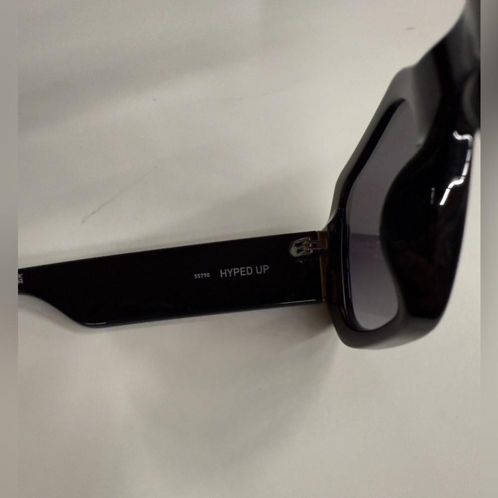 Quay hyped up black / smoke sunglasses - Picture 7 of 9